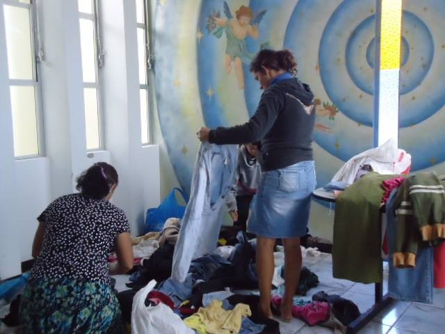 Casa-Lar realiza doação de roupas à comunidade — foto 3