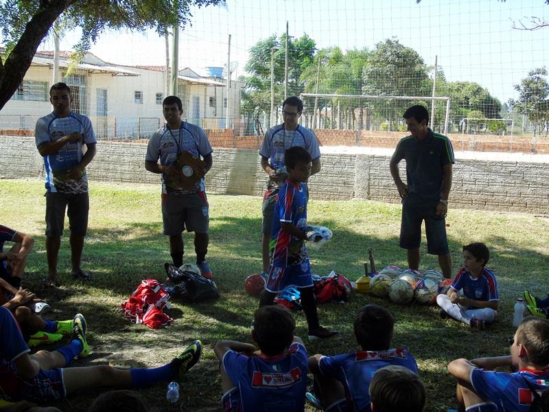 Escola de Futebol da Casa-Lar reinicia atividades — foto 8