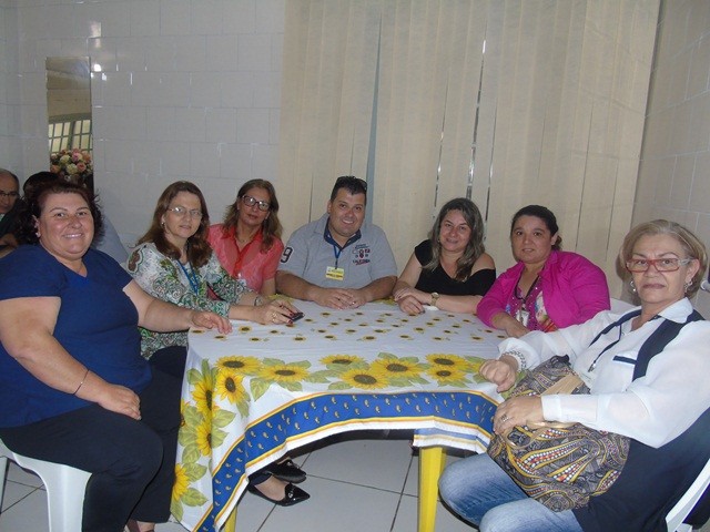 Adolescentes surpreendem no 1º Café Colonial da Casa-Lar — foto 10
