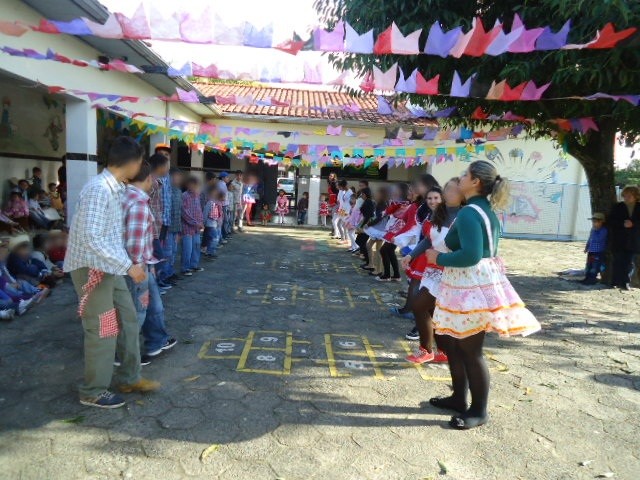Arraial alegra crianças e adolescentes da Casa-Lar — foto 10