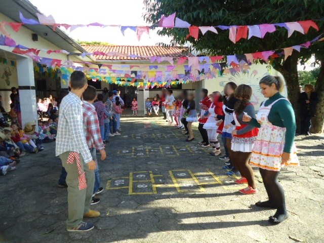 Arraial alegra crianças e adolescentes da Casa-Lar — foto 16
